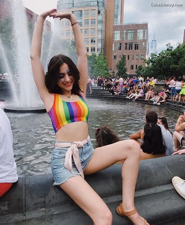 Quinn Shephard photo 20 of 64
