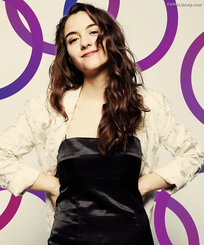 Quinn Shephard photo 4 of 64