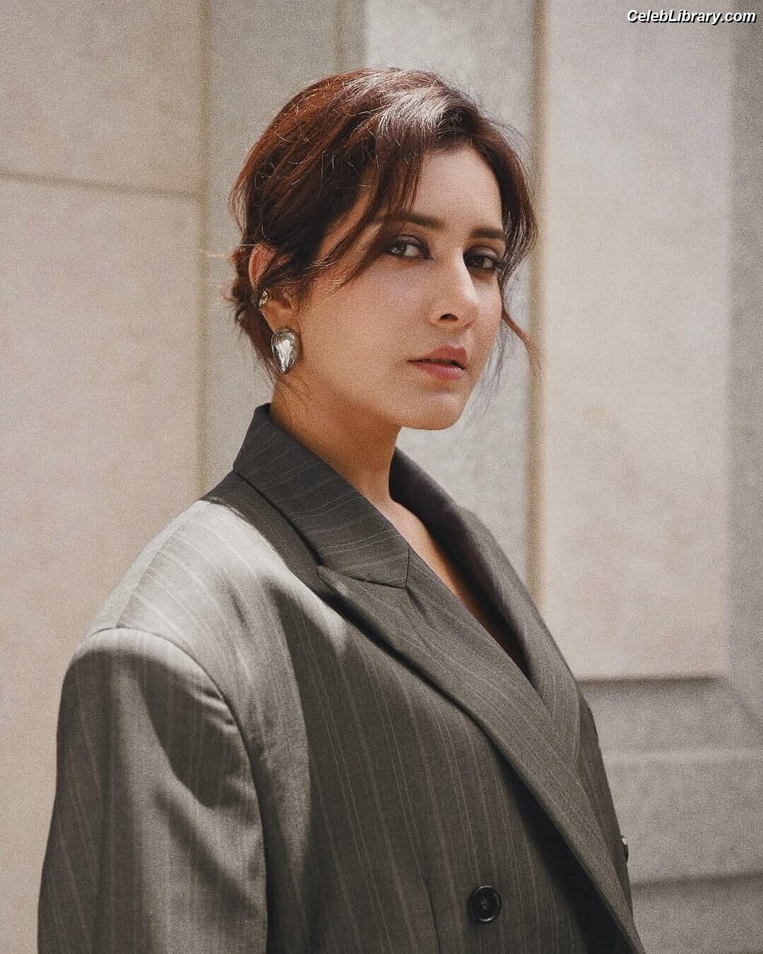 Raashi Khanna photo 1 of 77