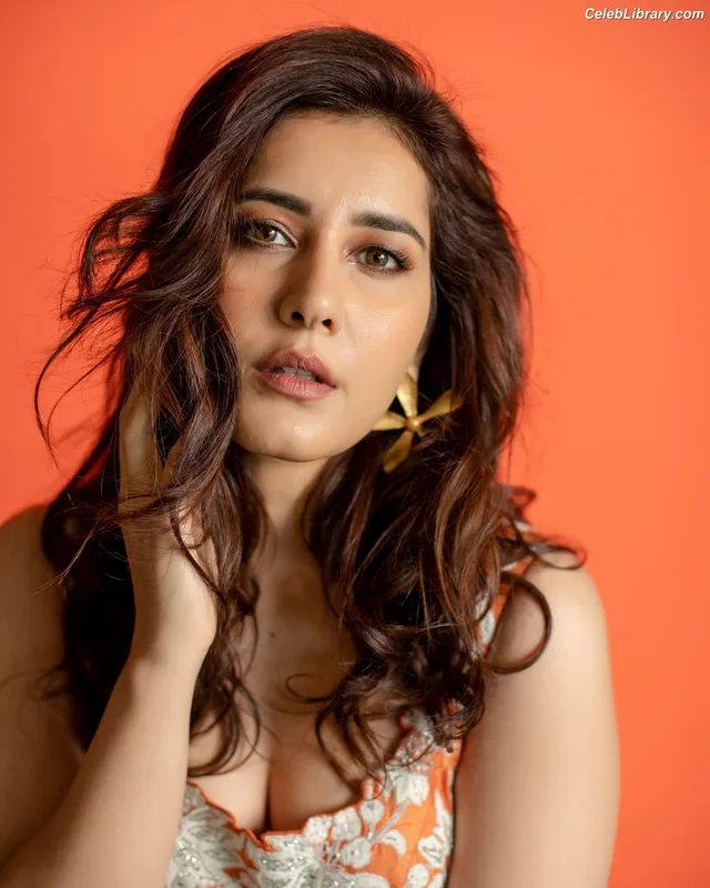 Raashi Khanna photo 2 of 77