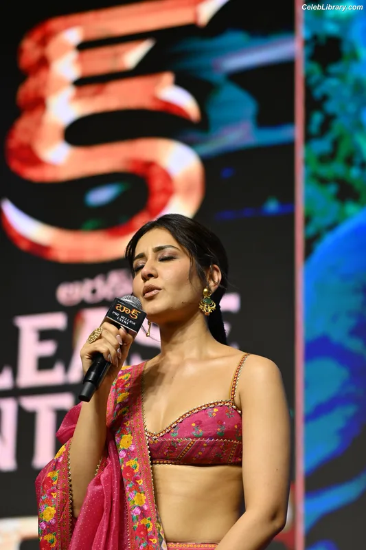 Raashi Khanna photo 8 of 77