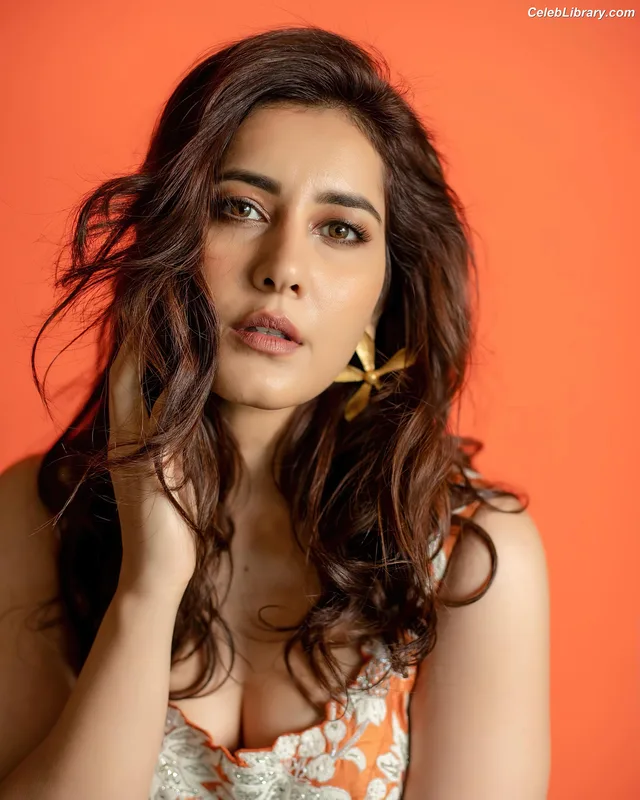 Raashi Khanna photo 5 of 77