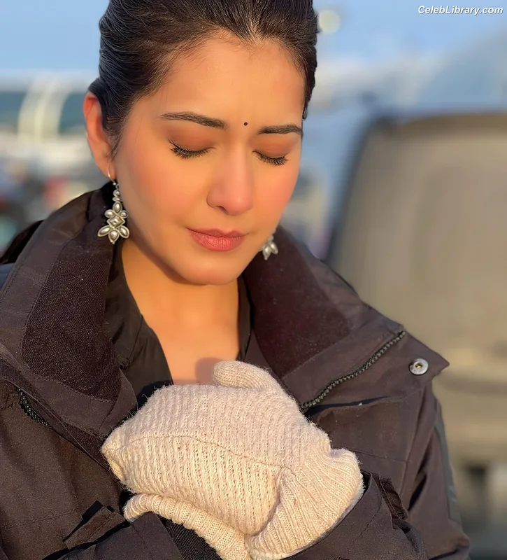 Raashi Khanna photo 21 of 77