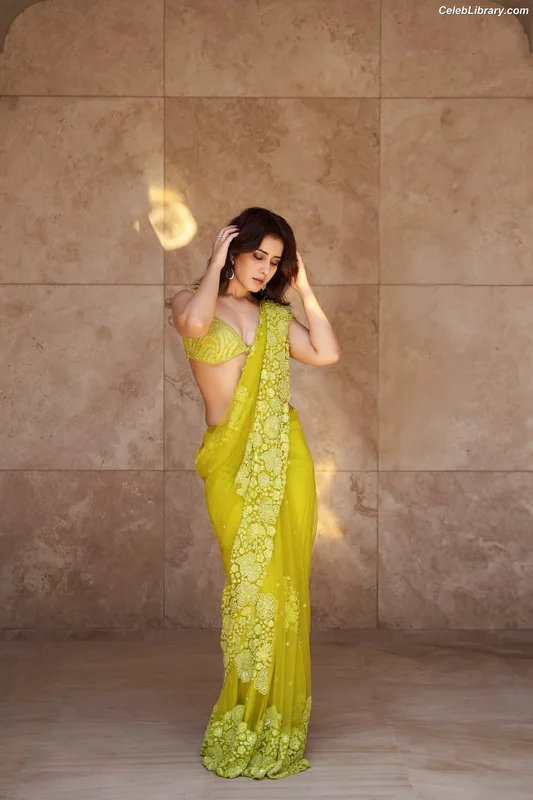 Raashi Khanna photo 1 of 77