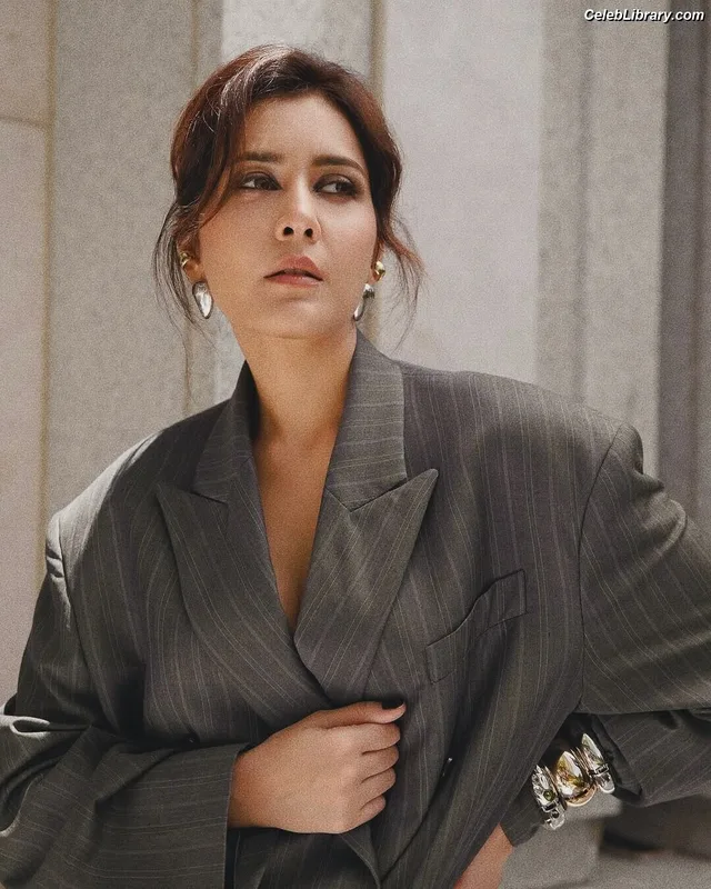 Raashi Khanna photo 3 of 77