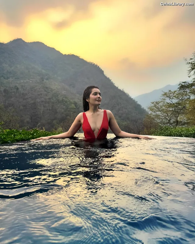 Raashi Khanna photo 3 of 77