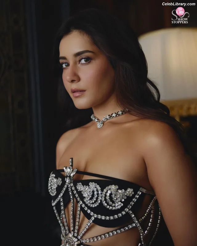 Raashi Khanna photo 3 of 77
