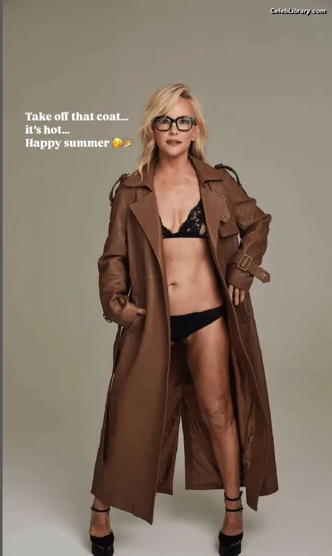 Rachael Harris photo 1 of 16