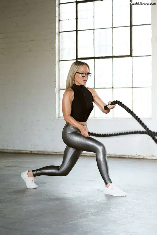 Rachael Harris photo 3 of 16