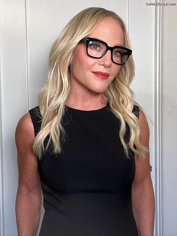Rachael Harris photo 13 of 16