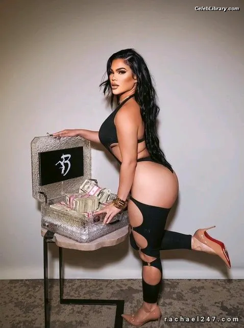 Rachael Ostovich photo 23 of 598