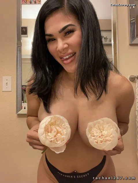 Rachael Ostovich photo 6 of 598