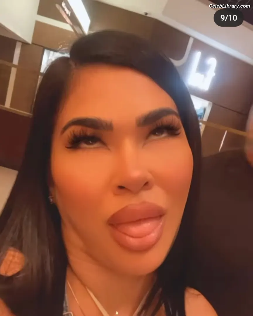 Rachael Ostovich photo 1 of 598