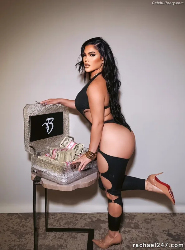 Rachael Ostovich photo 10 of 598