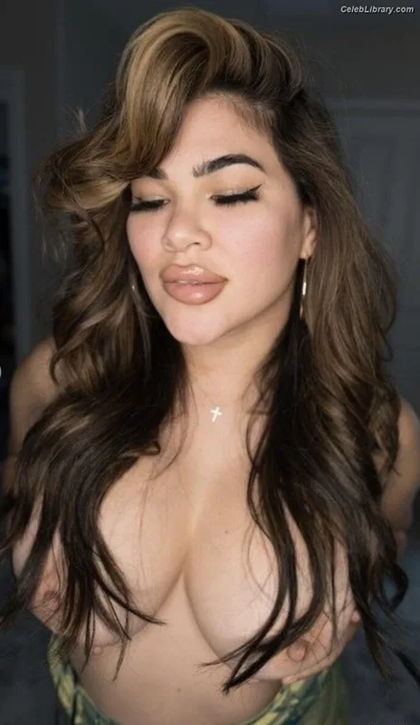 Rachael Ostovich photo 14 of 598