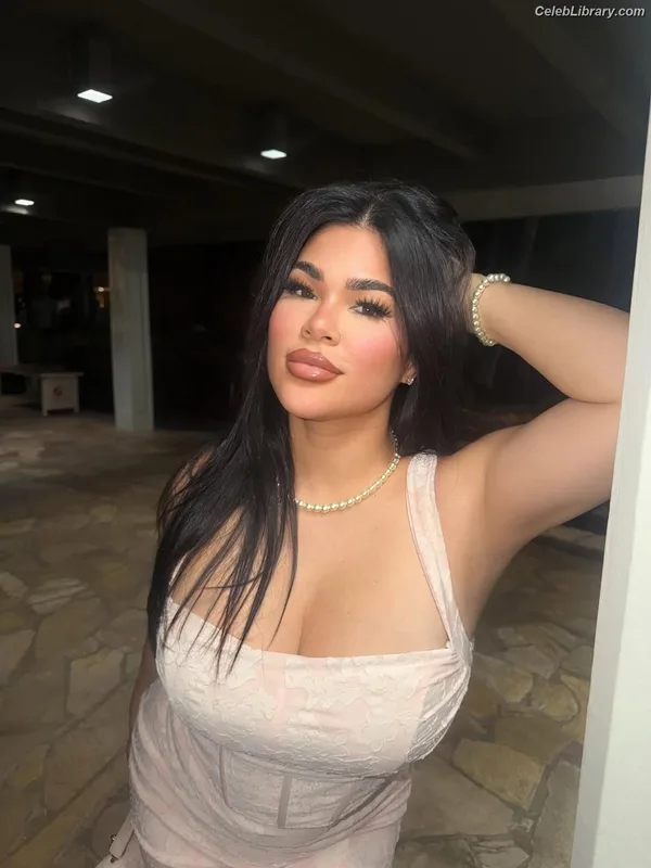 Rachael Ostovich photo 17 of 598
