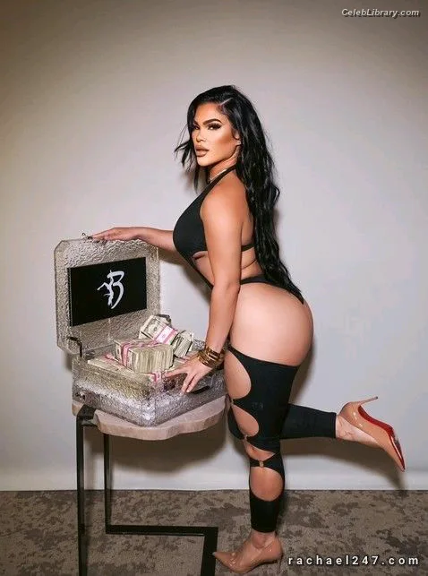 Rachael Ostovich photo 22 of 598