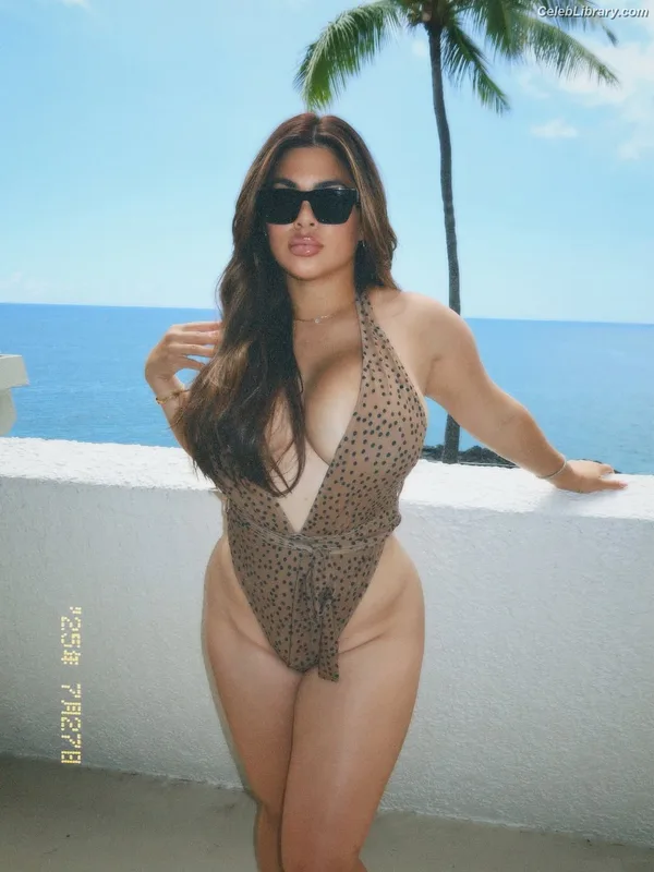 Rachael Ostovich photo 8 of 598