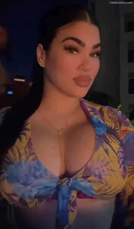 Rachael Ostovich photo 11 of 598