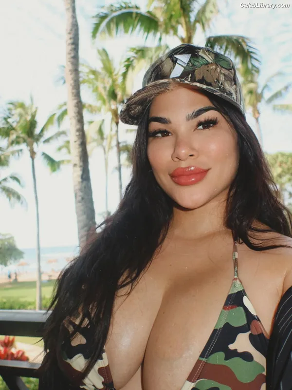 Rachael Ostovich photo 12 of 598