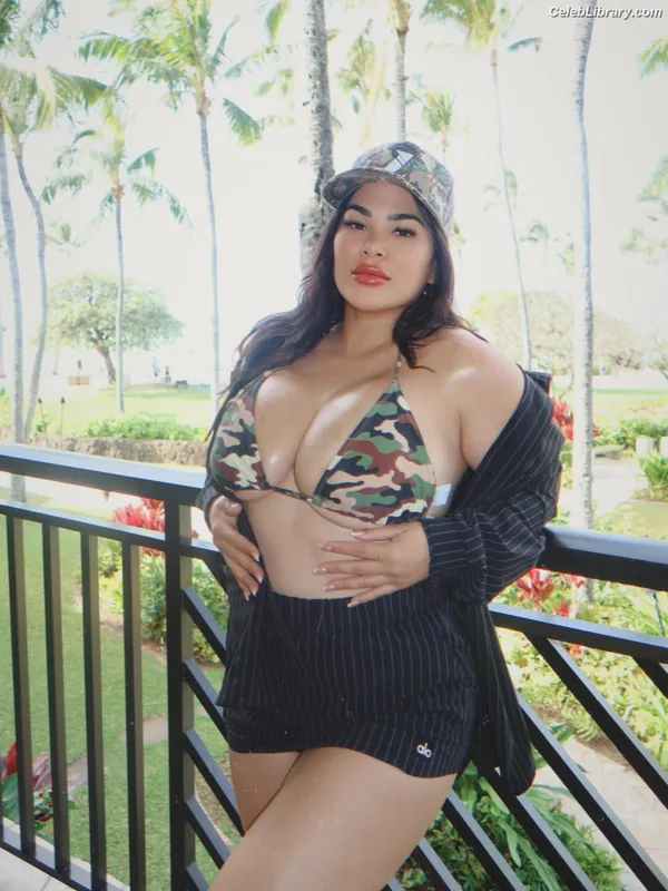 Rachael Ostovich photo 14 of 598