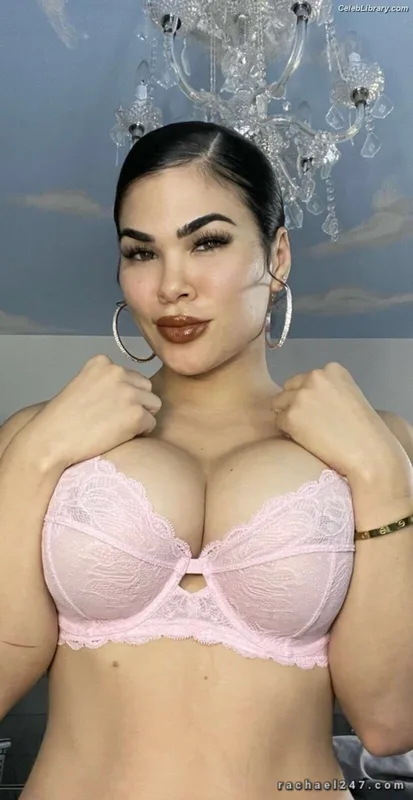 Rachael Ostovich photo 8 of 598