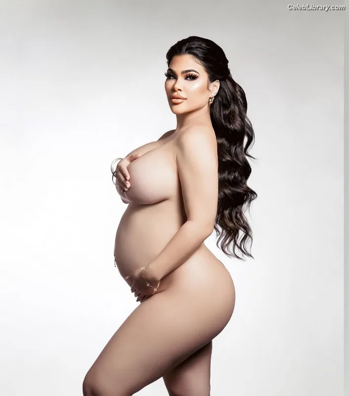 Rachael Ostovich photo 10 of 598