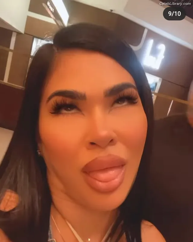 Rachael Ostovich photo 24 of 598
