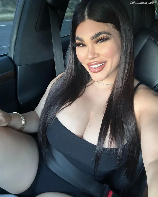 Rachael Ostovich photo 13 of 598