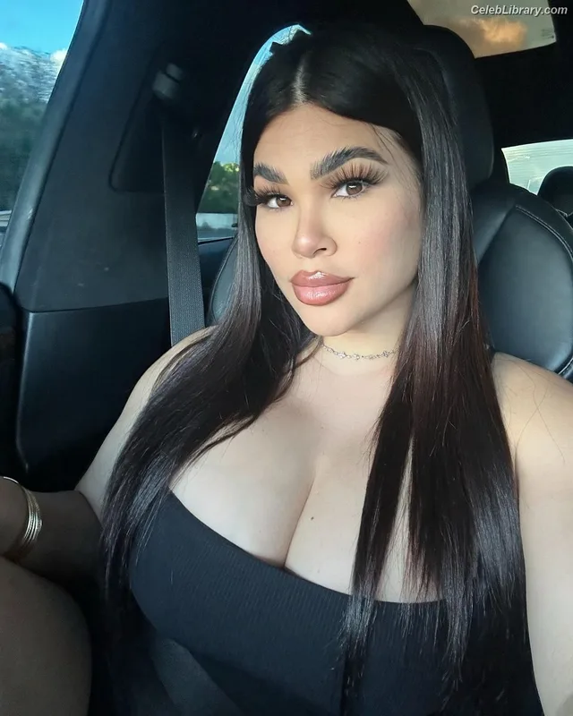 Rachael Ostovich photo 15 of 598