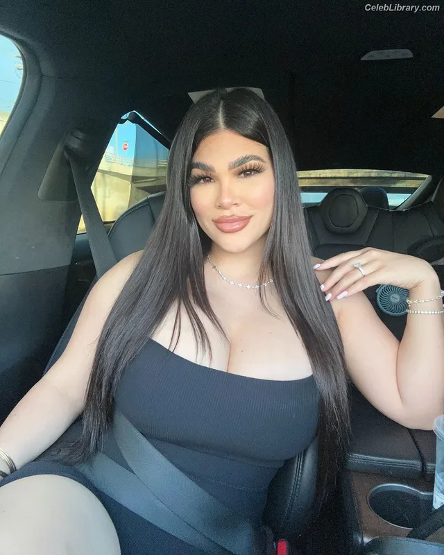 Rachael Ostovich photo 16 of 598