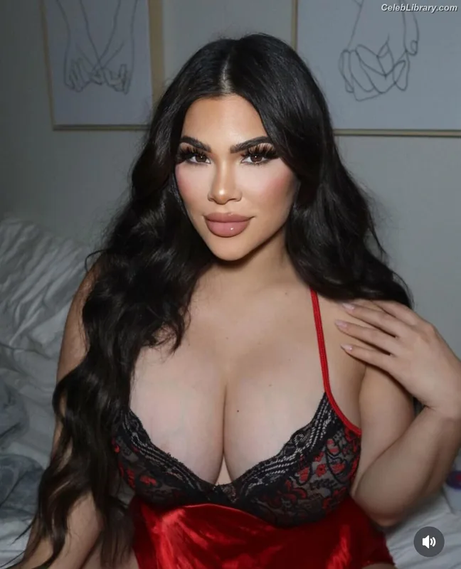 Rachael Ostovich photo 18 of 598