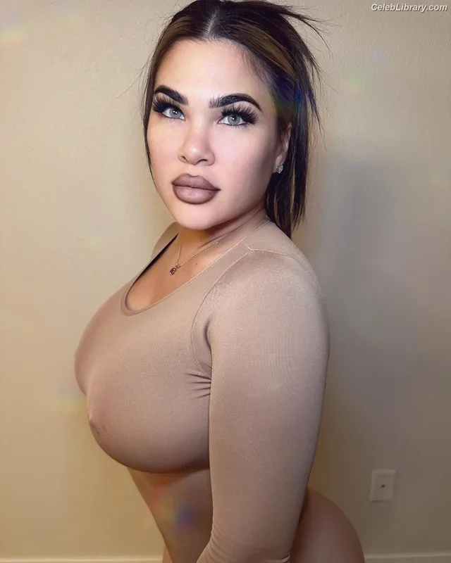 Rachael Ostovich photo 17 of 598