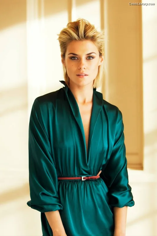Rachael Taylor photo 7 of 53