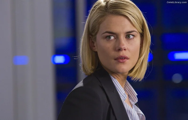 Rachael Taylor photo 20 of 53