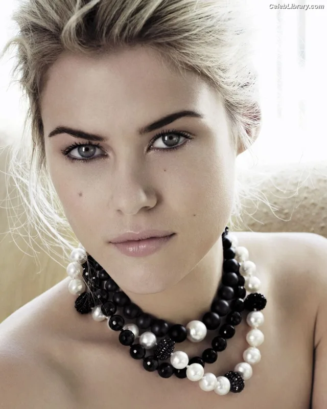 Rachael Taylor photo 24 of 53