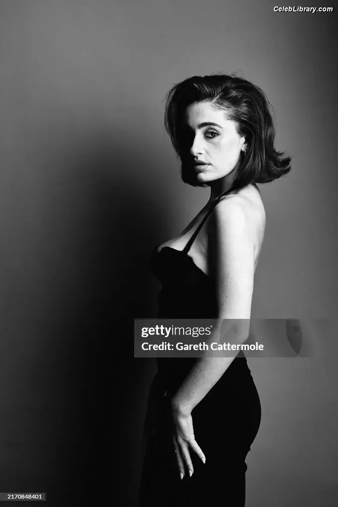 Rachel Anne Sennott photo 17 of 1549