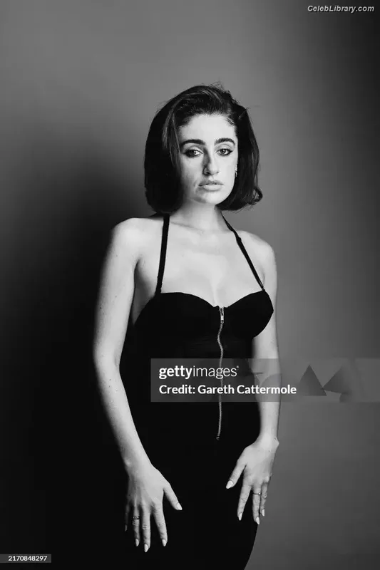 Rachel Anne Sennott photo 10 of 1549
