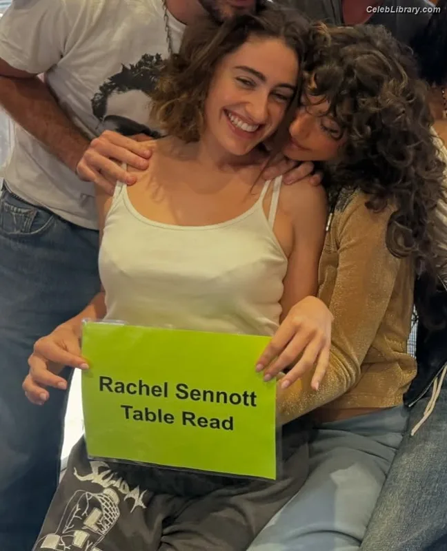 Rachel Anne Sennott photo 6 of 1549
