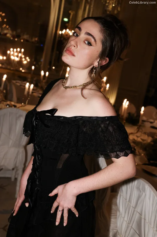 Rachel Anne Sennott photo 2 of 1549