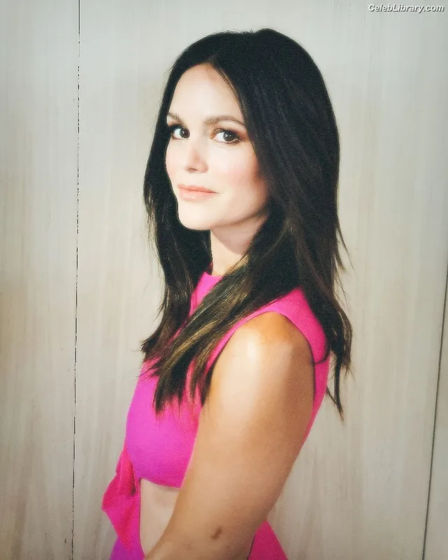 Rachel Bilson photo 10 of 404