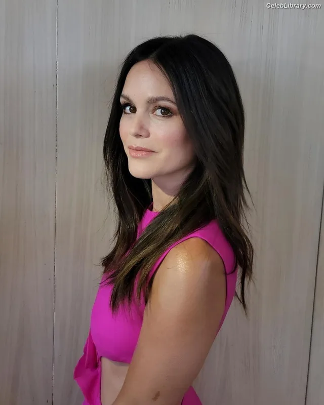 Rachel Bilson photo 11 of 404