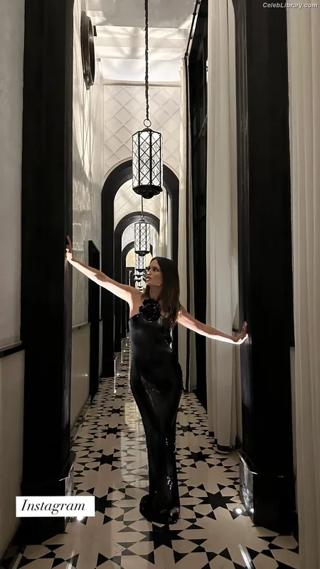 Rachel Bilson photo 3 of 404