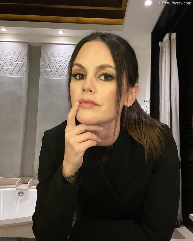 Rachel Bilson photo 16 of 404