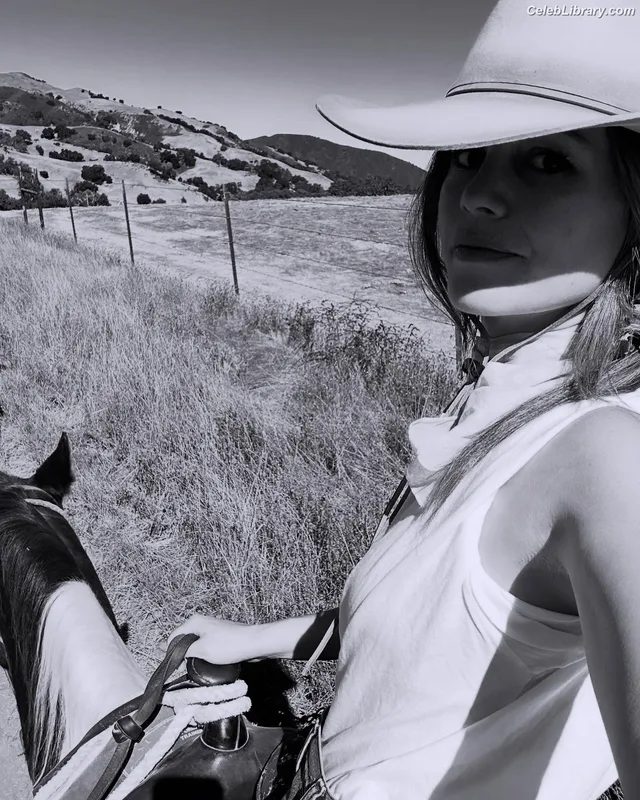 Rachel Bilson photo 21 of 404