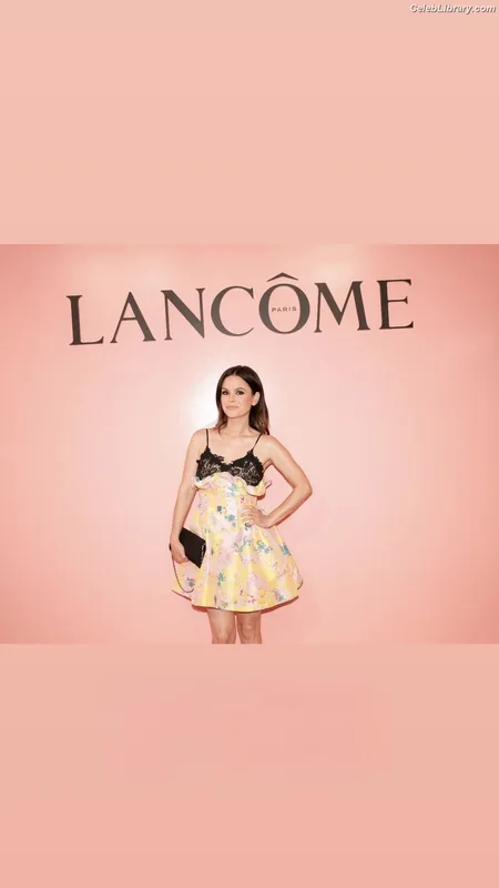 Rachel Bilson photo 8 of 404