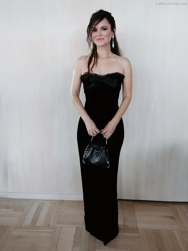 Rachel Bilson photo 1 of 404
