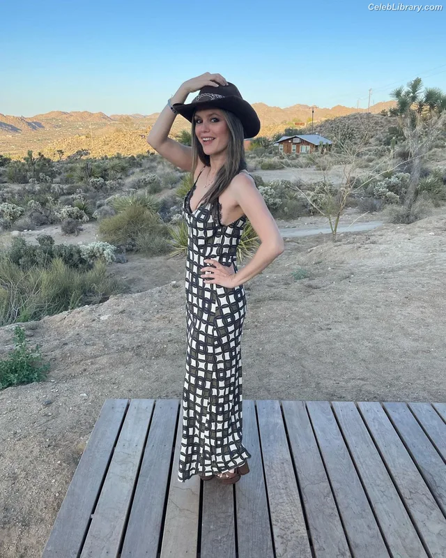 Rachel Bilson photo 21 of 404