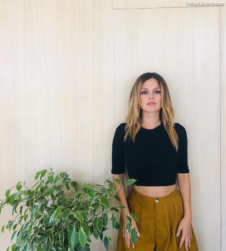 Rachel Bilson photo 8 of 404