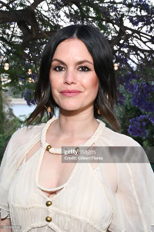 Rachel Bilson photo 1 of 404